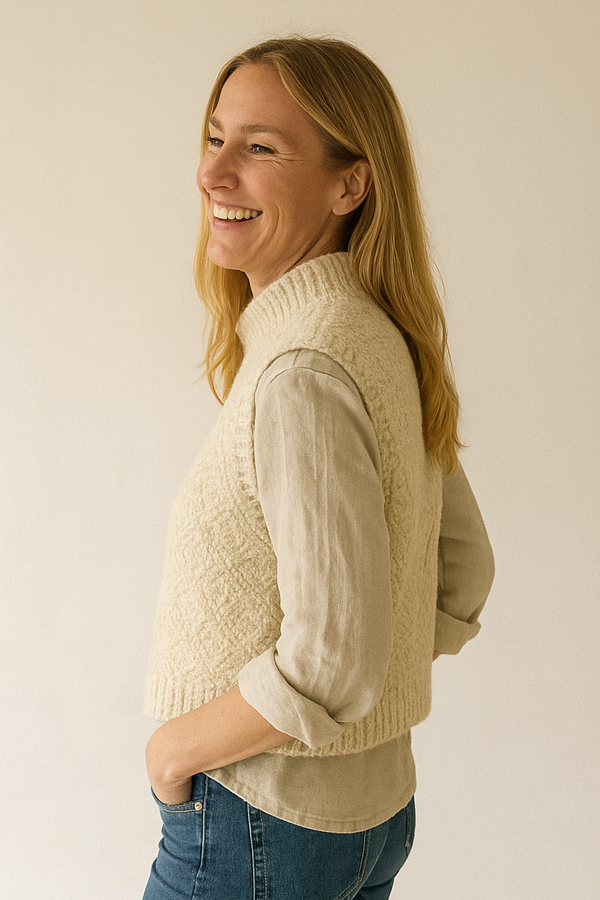 Ærmeløs sweater med høj hals